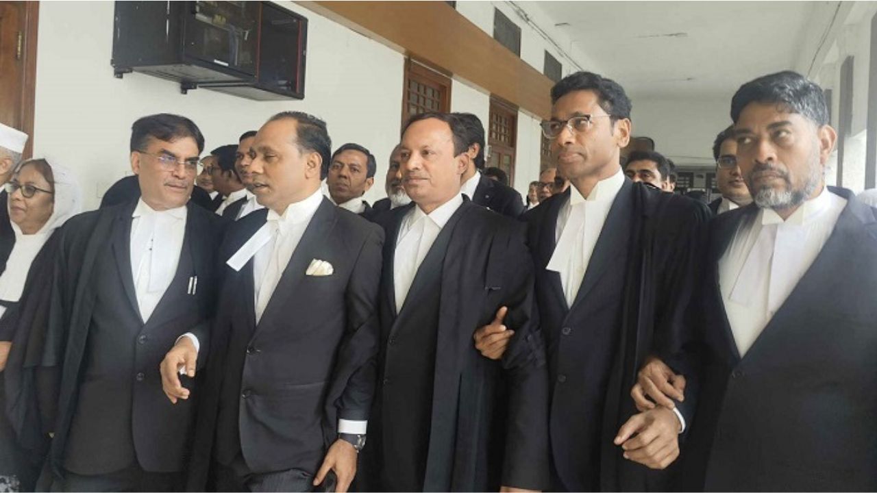 7 pro-BNP lawyers acquitted, petitioner fined Tk 1,00,000